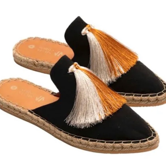 Silvia Cobos Shoes - Last chance - New Silvia Cobos Flat Mules - black with white and gold tassels